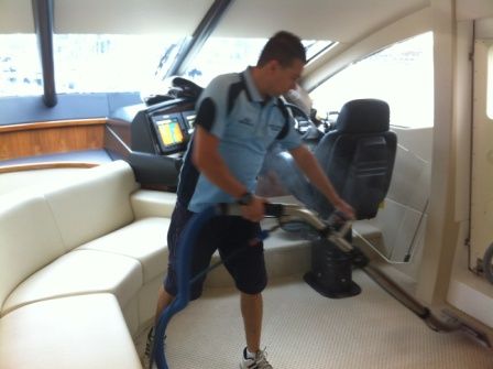 4 signs of mould growth on your carpet | Infographic